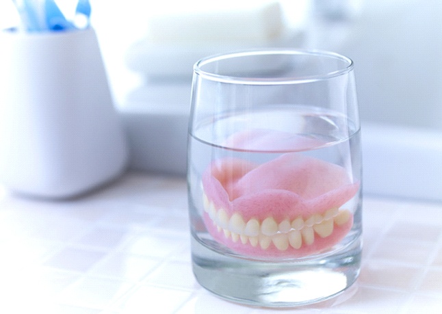 Dentures in Rome soaking in glass