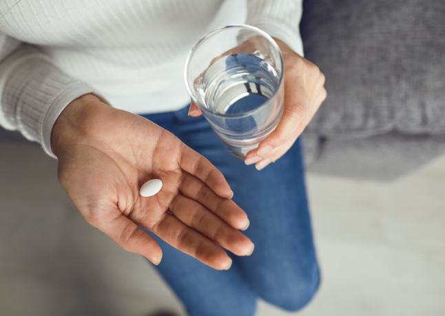 Patient holding an antibiotic therapy pill