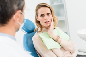 patient visiting her emergency dentist in Rome 